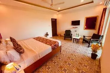 Hotel Golden Rice Inn Candolim, North Goa   Near To Beach