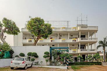 Oyo Hotel Ram Ji Vatika