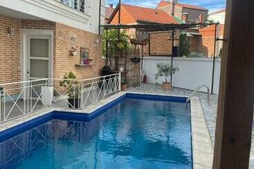 The Melburnian Bar + Hostel