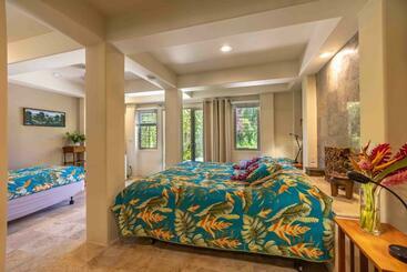 Gardenia Room On Tropical Lush Farm In Haiku, Maui