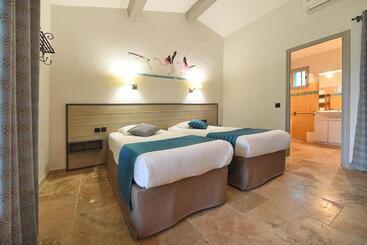 Отель Mas Des Barres