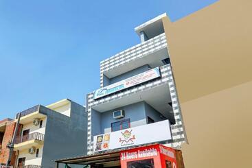 호텔 Paradise Inn    Lpu Law Gate