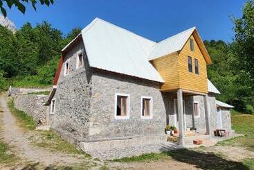 Pensiune Mountain Vista Guesthouse Shkafi