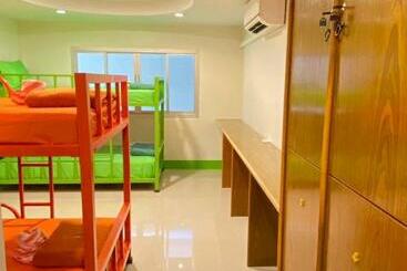 Lotus Party Hostel & Beach Bar