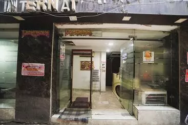 هتل A V International