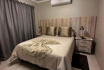 פנסיון 1020 Sehudi Guesthouse