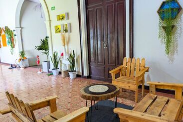 ペンション Del Tingo Al Tango Hostal