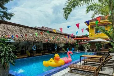 Yellow Star Hostel