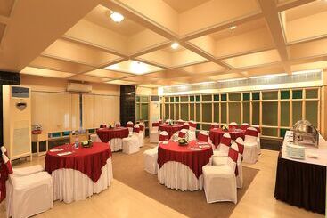 هتل Oyo Premium Mall Road Bathinda