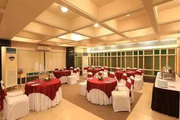 Hotel Oyo Premium Mall Road Bathinda