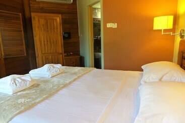 هتل Shepherd's Inn