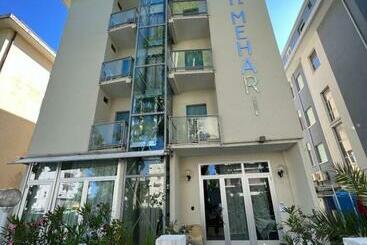 호스텔 Mehari Hotel Rimini