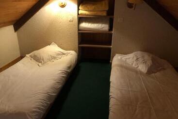 بنسيون Charmantes Chambres Avec Piscine Près De L Abbaye De Solesmes Fr 1 410 403