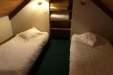 ペンション Charmantes Chambres Avec Piscine Près De L Abbaye De Solesmes   Fr 1 410 403