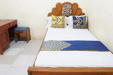 Hotel Spot On 92689 Homestay Srikandi Pulau Merah Beach