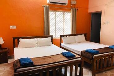 Пансион Silver Saands Beach Villa Malpe Beach