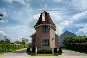 Общежитие Crystal Hotel โรงแรมคริสตัล