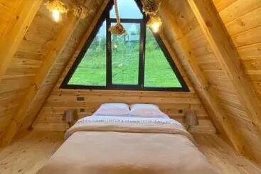 Bed and Breakfast Ri̇ze Sereni̇ty Bungalov