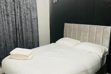 Отель The Pleasant House