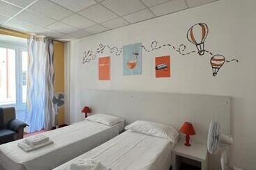 تختخواب و صبحانه Smart Accomodation