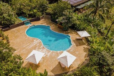 هتل Playa Cativo Lodge