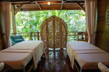 Hotelli Playa Cativo Lodge