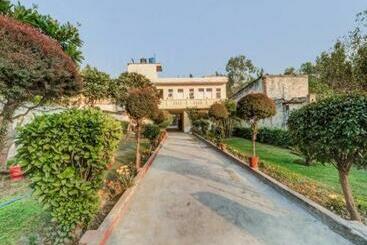 Aparthotel Rajeev House   Couples,family, Corporate,student,pg, Local Id Accepted