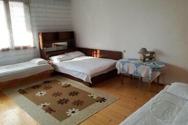 Pensionat Guest House Shotarovi