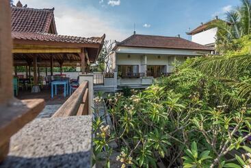 Hotel Arjuna Homestay