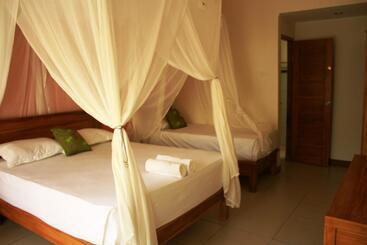 Hotel Arjuna Homestay