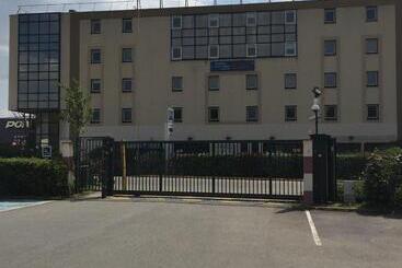 Отель Ibis Budget Marnelavallée Pontaultcombault