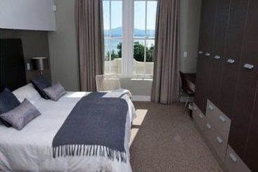 بنسيون 94 On Rodger