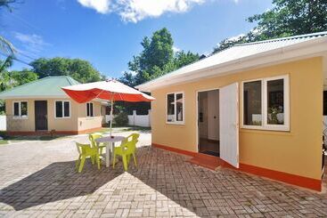 هتل آپارتمان Yasad Luxury Beach Residence