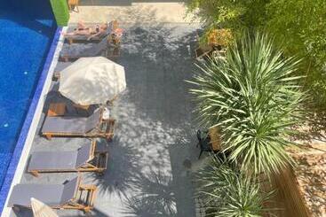 هتل Homey Kobuleti