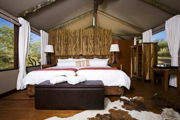 هتل Windhoek Game Camp