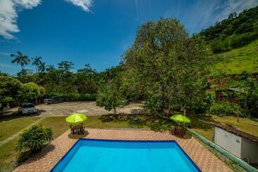 ホテル Pousada Cantinho Do Sossego Paraty Tem Piscina Com Vista Pra Montanha, Salão De Jogos, Café Da Manhã