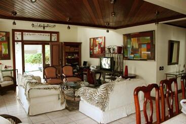 ベッドアンドブレックファースト Village Pendotiba