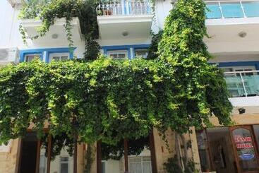 ホテル Foca Ensar