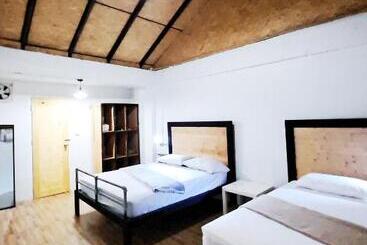 Vandrarhem Pulley Pool Villa 5 Mins Walk To Hua Hin Beach