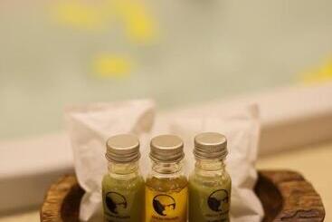 استراحتگاه Azalea Village