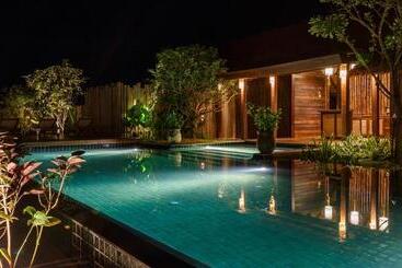 אתר נופש Azalea Village