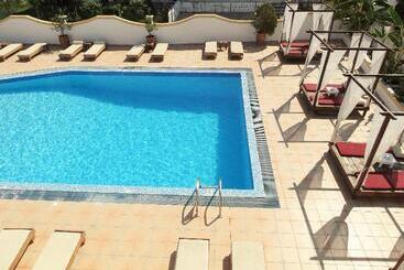 Hotel Oasis Beach Club