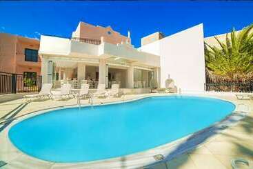 アパートホテル Malia Central