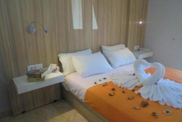 관광객 아파트 Ourania Studios