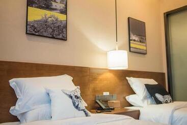 Hotel Super 8 By Wyndham Shifang Urban Rail Transportation College