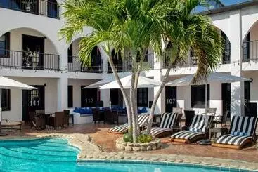 هتل La Marina Inn