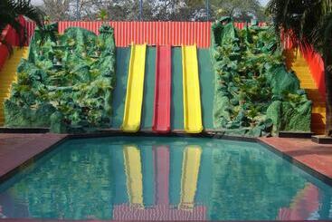 Отель Palm Village Resort