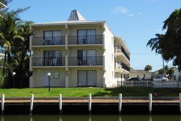 בית מלון כפרי The Bay Inn At The Lani Kai