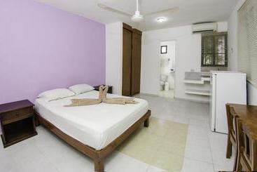 בית מלון כפרי The Yak Hostel