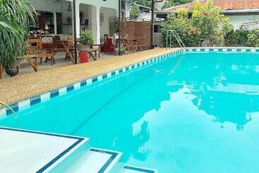 Отель Eve S Kiosk Dive Resort